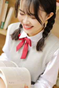 女生泳衣遮肚子